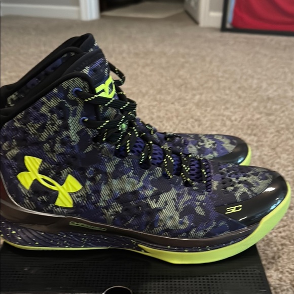 Under Armour Black and Yellow Sneakers High-Top Performance - Picture 3 of 9